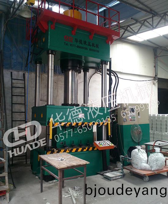 HDY71係(xi)列(lie)四(si)柱(zhu)液壓機